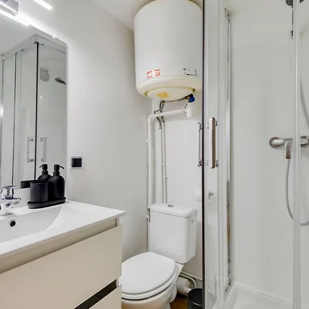 Comfortable In A Lively Area Paris