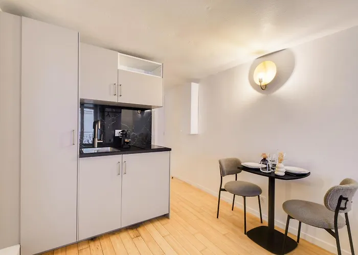 Apartment Comfortable In A Lively Area *