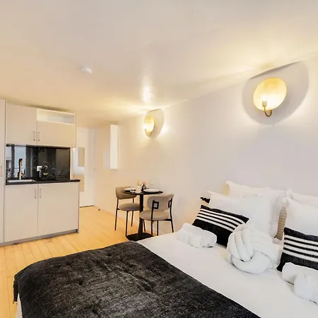 アパート Comfortable In A Lively Area