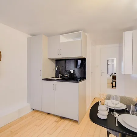 Comfortable In A Lively Area París