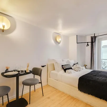 Comfortable In A Lively Area * Parijs