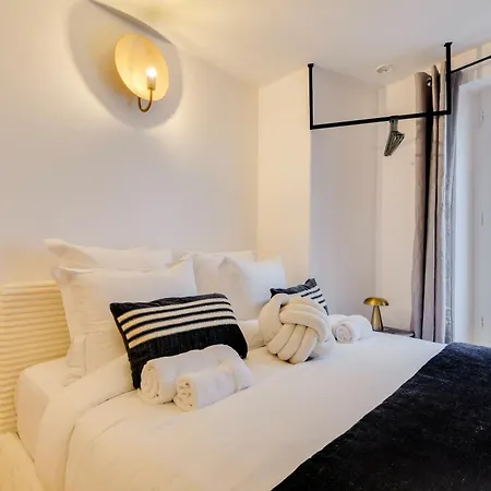 Comfortable In A Lively Area Parijs