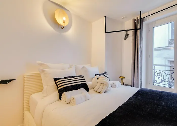 Comfortable In A Lively Area Parijs