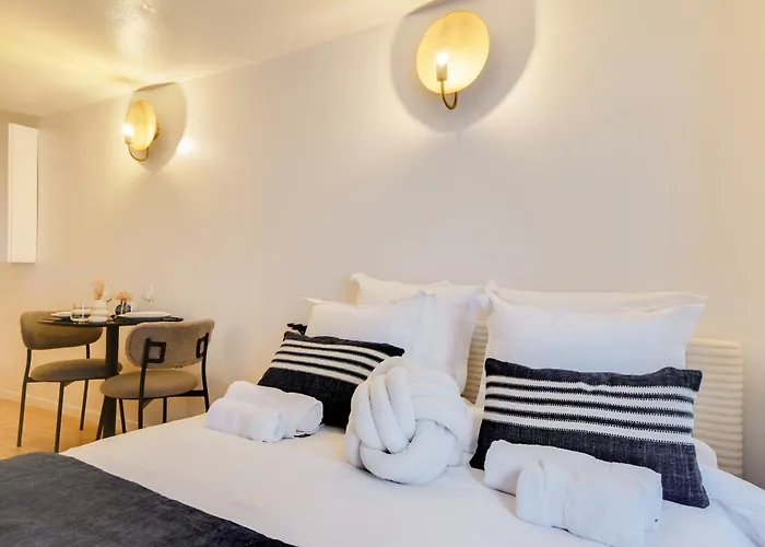 Comfortable In A Lively Area * Parijs